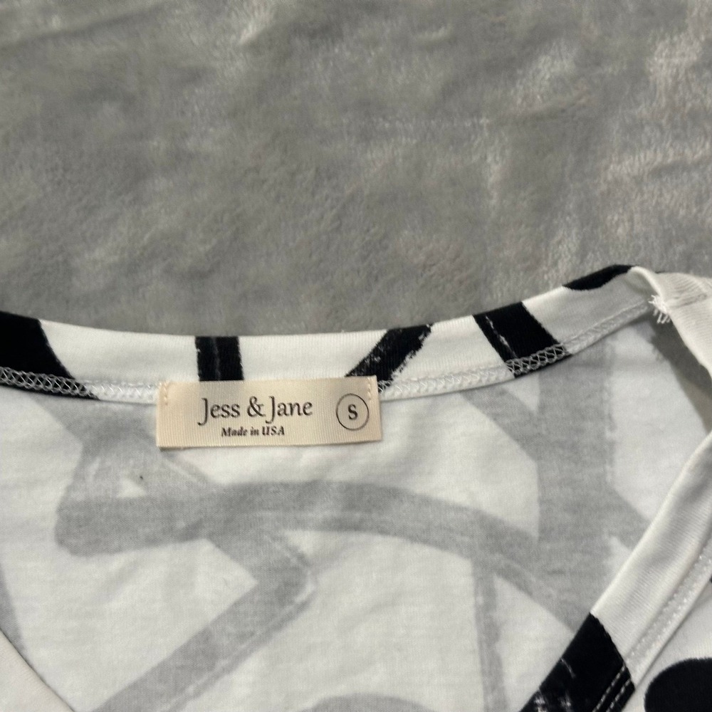 Lot of 2 - Jess & Jane Abstract Geometric 3/4 Sleeve Tops Black White Abstract S - Picture 9 of 15